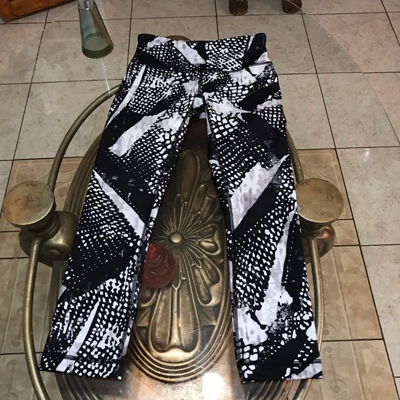 Lululemon Athletic size 2 inseam 22 - Picture 1 of 5